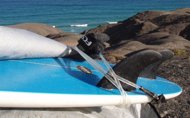 Eine Leash ist die Verbindung zwischen Board und Surfer beim Wellenreiten