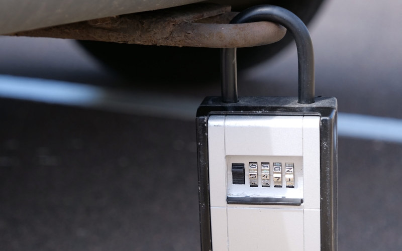 Ein Keypod ist ein Schlüsselsafe zur Aufbewahrung der Autoschlüssel während des Surfens
