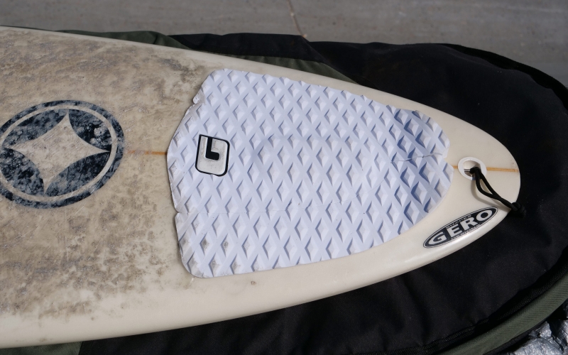Profilierte Schaumplatten, die bei Surfboards im Bereich der Fußposition für bessereb Grip auf das Deck geklebt werden