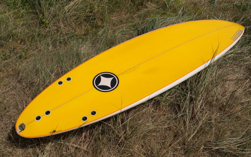 Die Unterseite des Surfboards wird Unterwasserschiff oder Bottom genannt